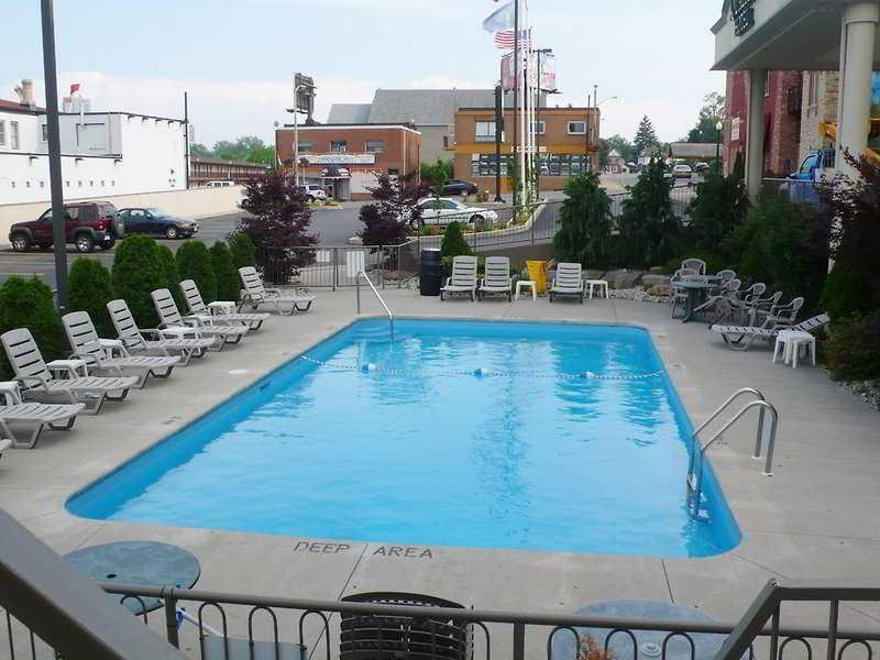 Niagara Plaza Hotel By Fairbridge Bagian luar foto