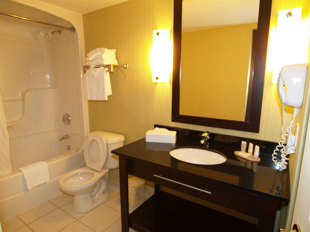Niagara Plaza Hotel By Fairbridge Bagian luar foto